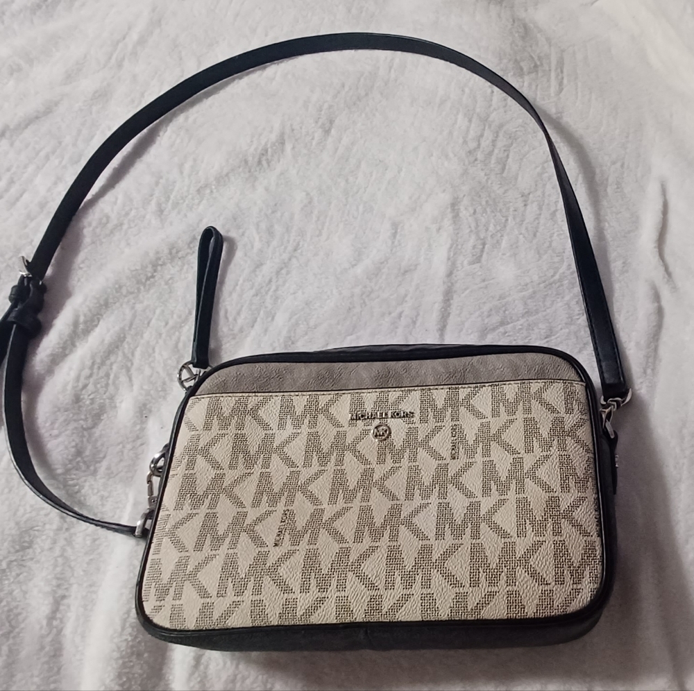 Jet set logo Grey white and black crossbody